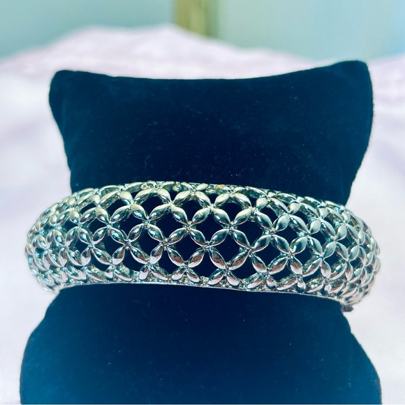 Sparkling Rhinestone Bracelet - Picture 4 of 6